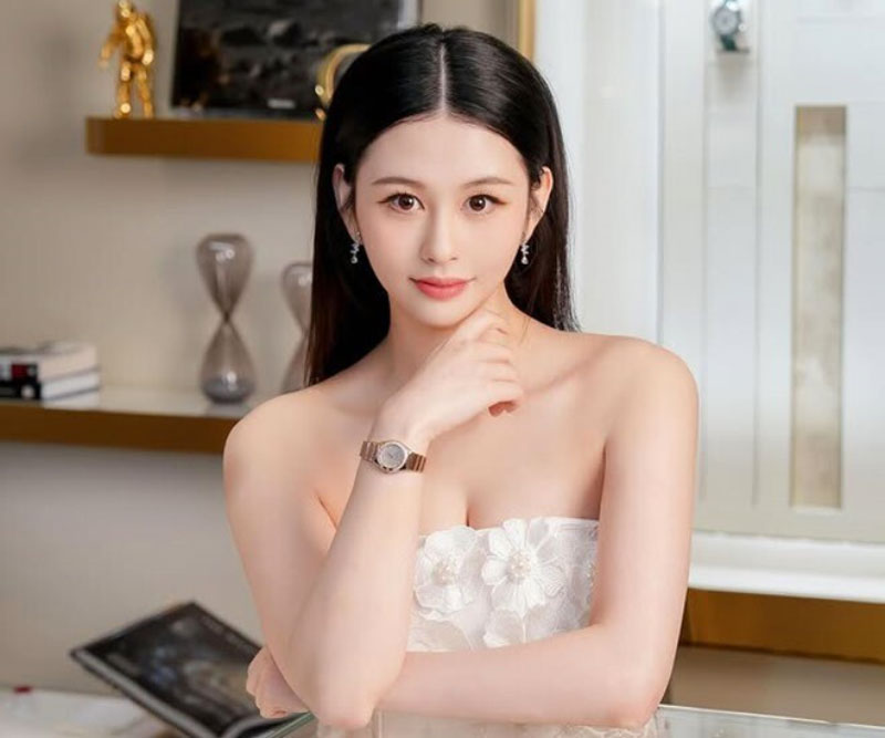 Thẩm Nguyệt - con gái lớn của Khâu Thục Trinh tham-nguyet