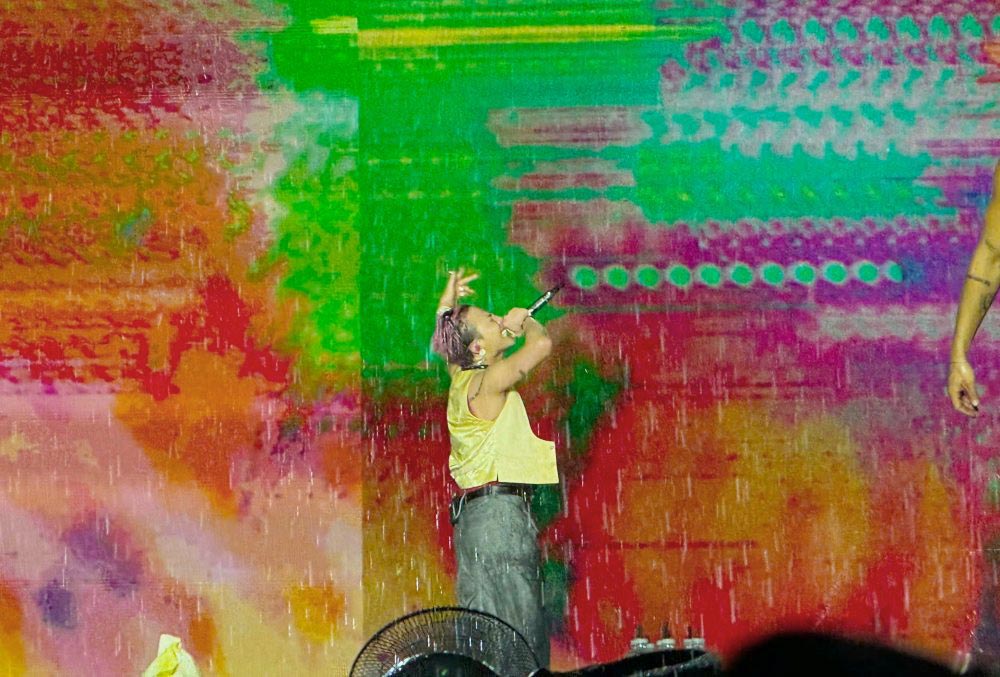G-Dragon biểu diễn dưới mưa G-Dragon-bieu-dien-duoi-mua