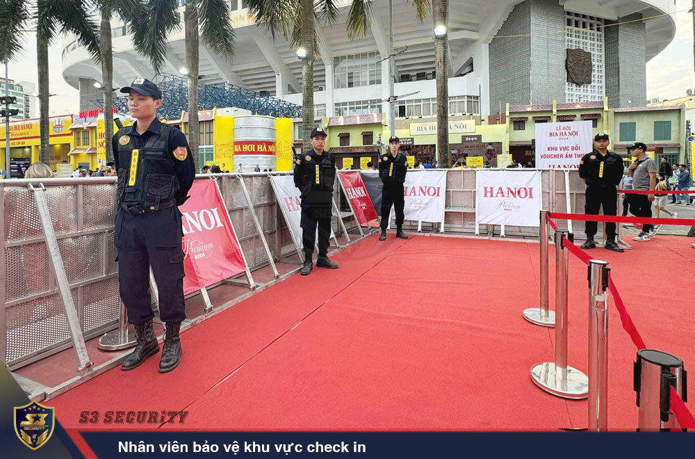nhan-vien-bao-ve-khu-vuc-check-in