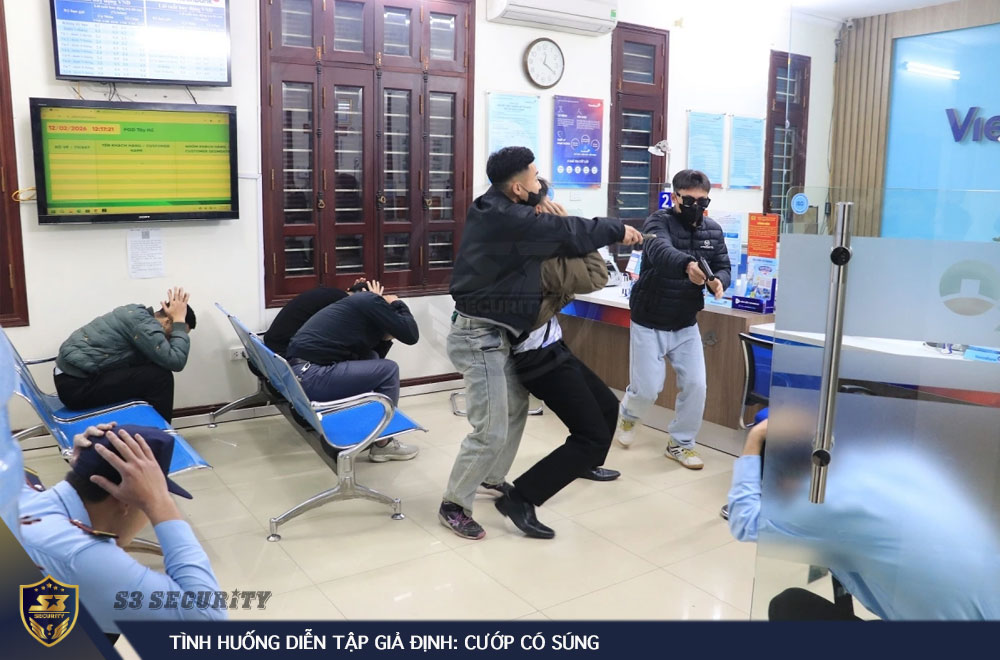 Tình huống diễn tập giả định: Cướp có súng Tinh-huong-dien-tap-gia-dinh-cuop-co-sung