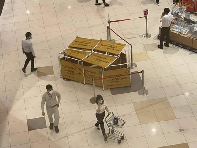 bao-ve-roi-tu-tang-2-trong-sieu-thi-aeon-mall-2