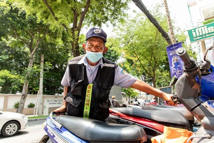 Người bảo vệ thế nào dưới cái nắng gay gắt của Sài Gòn?