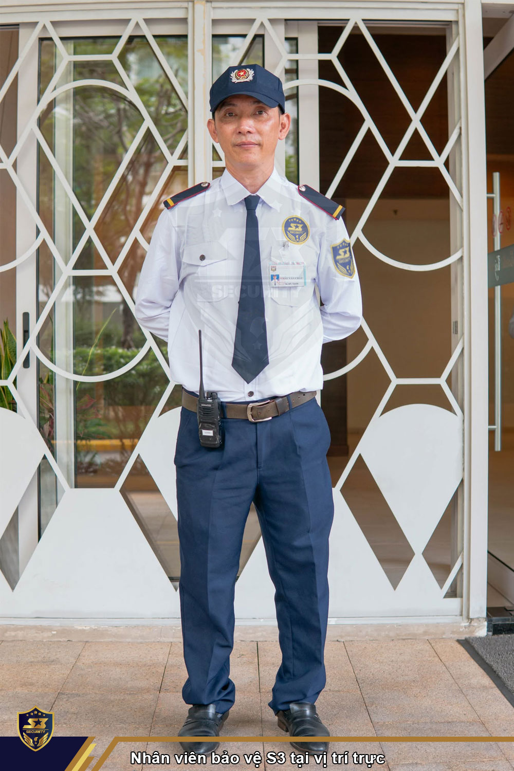 Nhan-vien-bao-ve-s3-tai-vi-tri-truc
