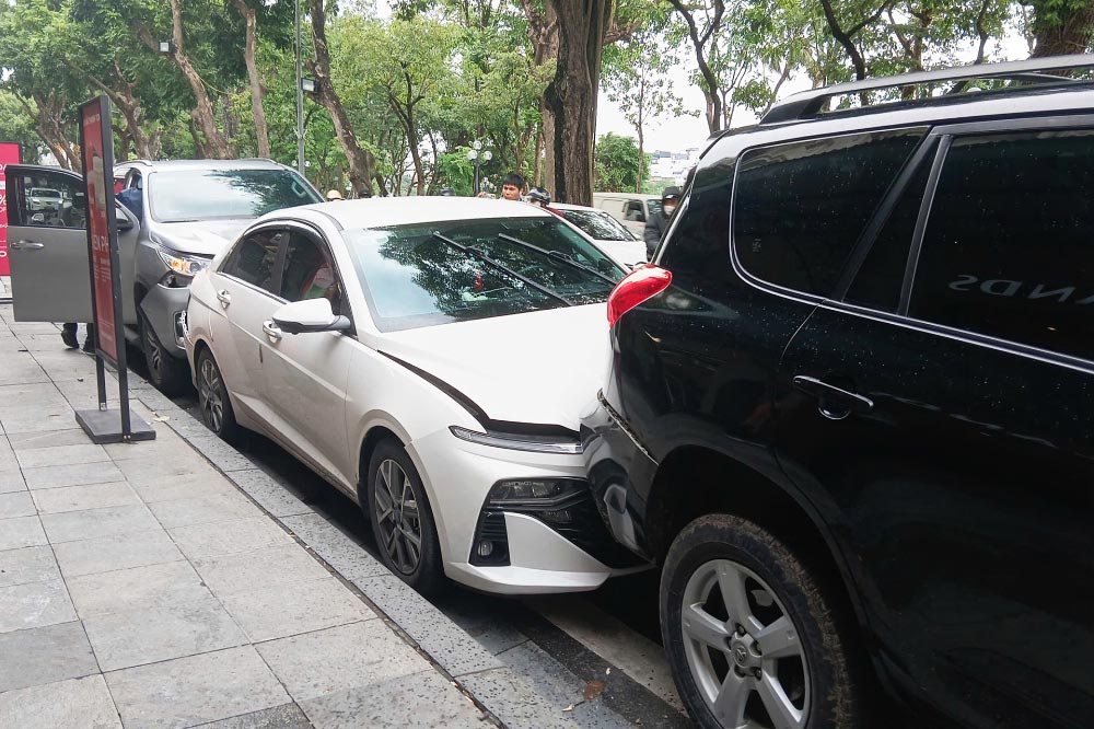 bao-ve-cua-khach-san-lai-xe-tong-lien-hoan-2