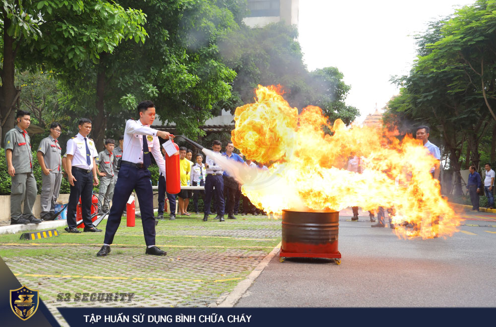 tap-huan-su-dung-binh-chua-chay